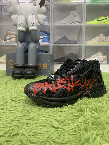 OK batch B*lenciaga Runner Graffiti Black Red 677403W3RBQ1060