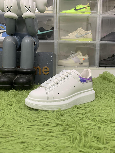 Alexander McQueen Oversized Iridescent White ——553680WHX929123