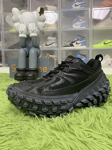 OK batch  Balenciaga Defender Black (Women's)  685611W2RA61000