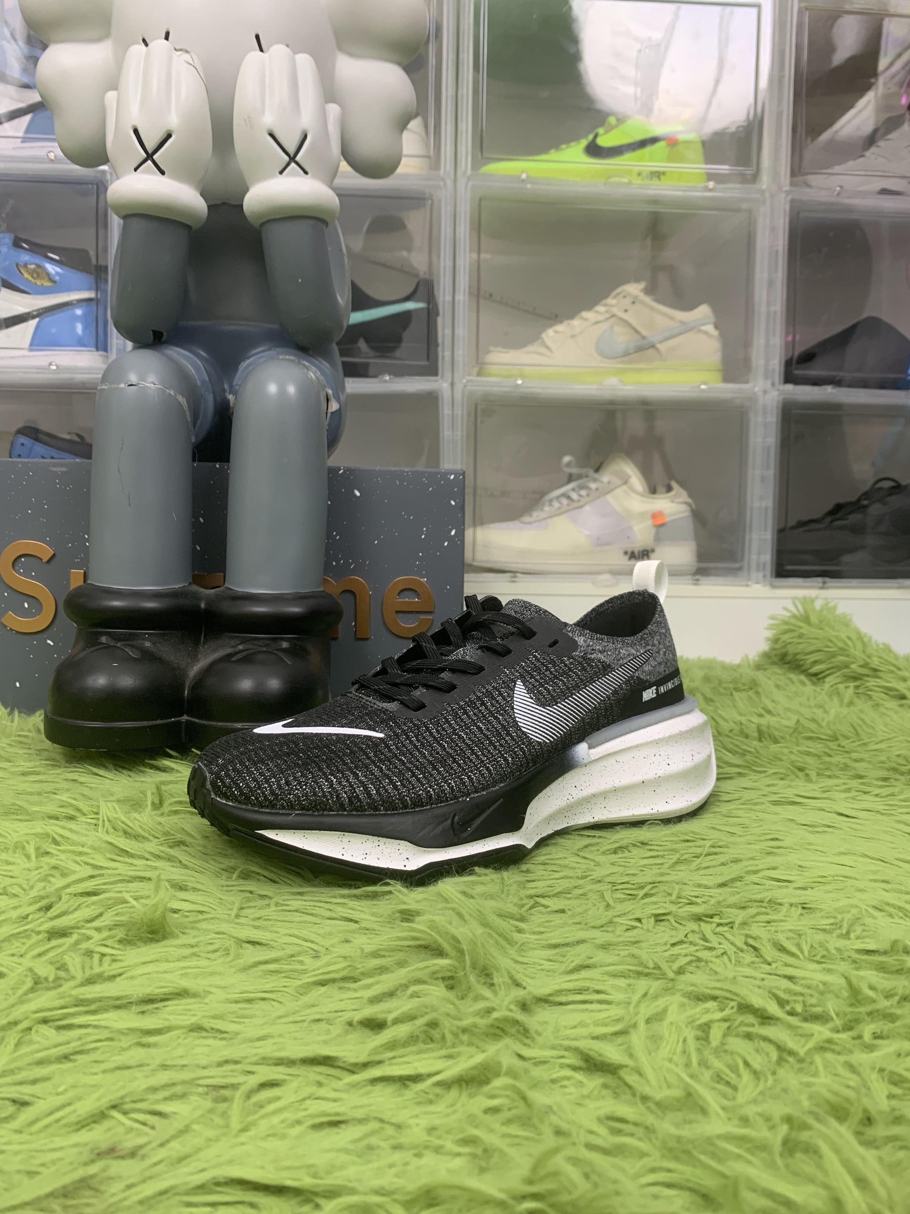 Nike ZoomX Invincible Run 3 Oreo