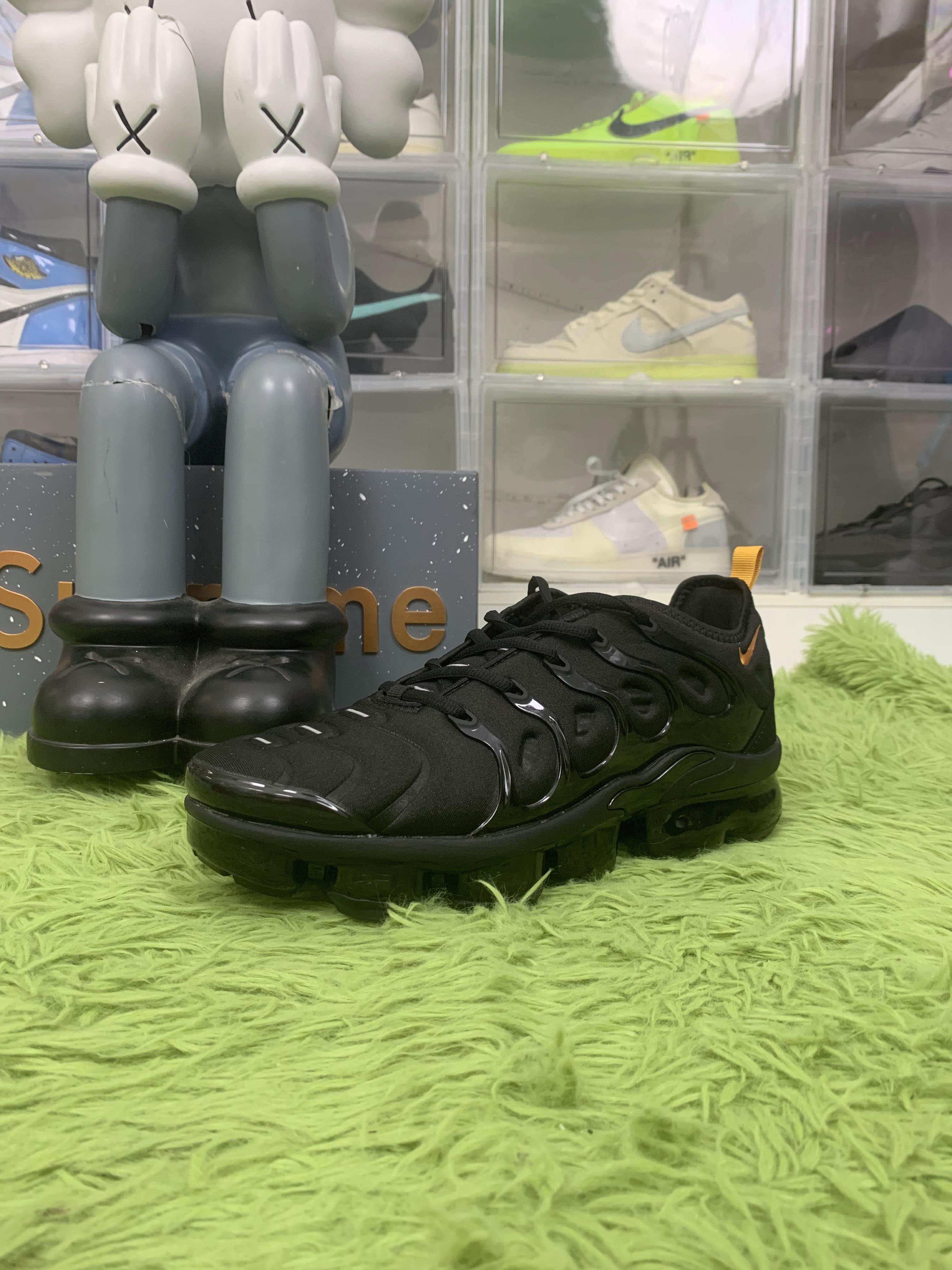 Nike Air VaporMax Plus Black Metallic Gold Anthracite