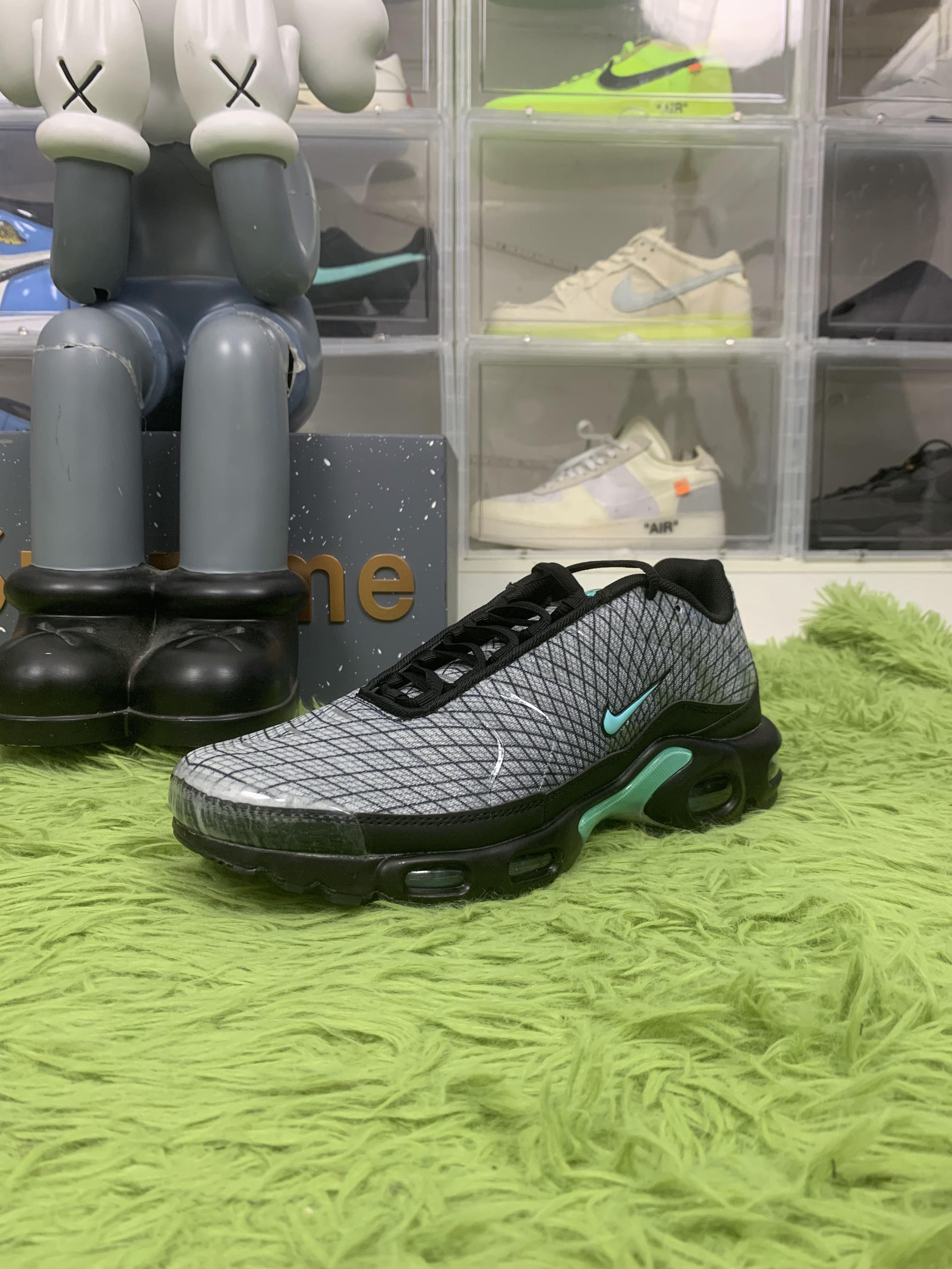 Nike Air Max Plus Spirograph