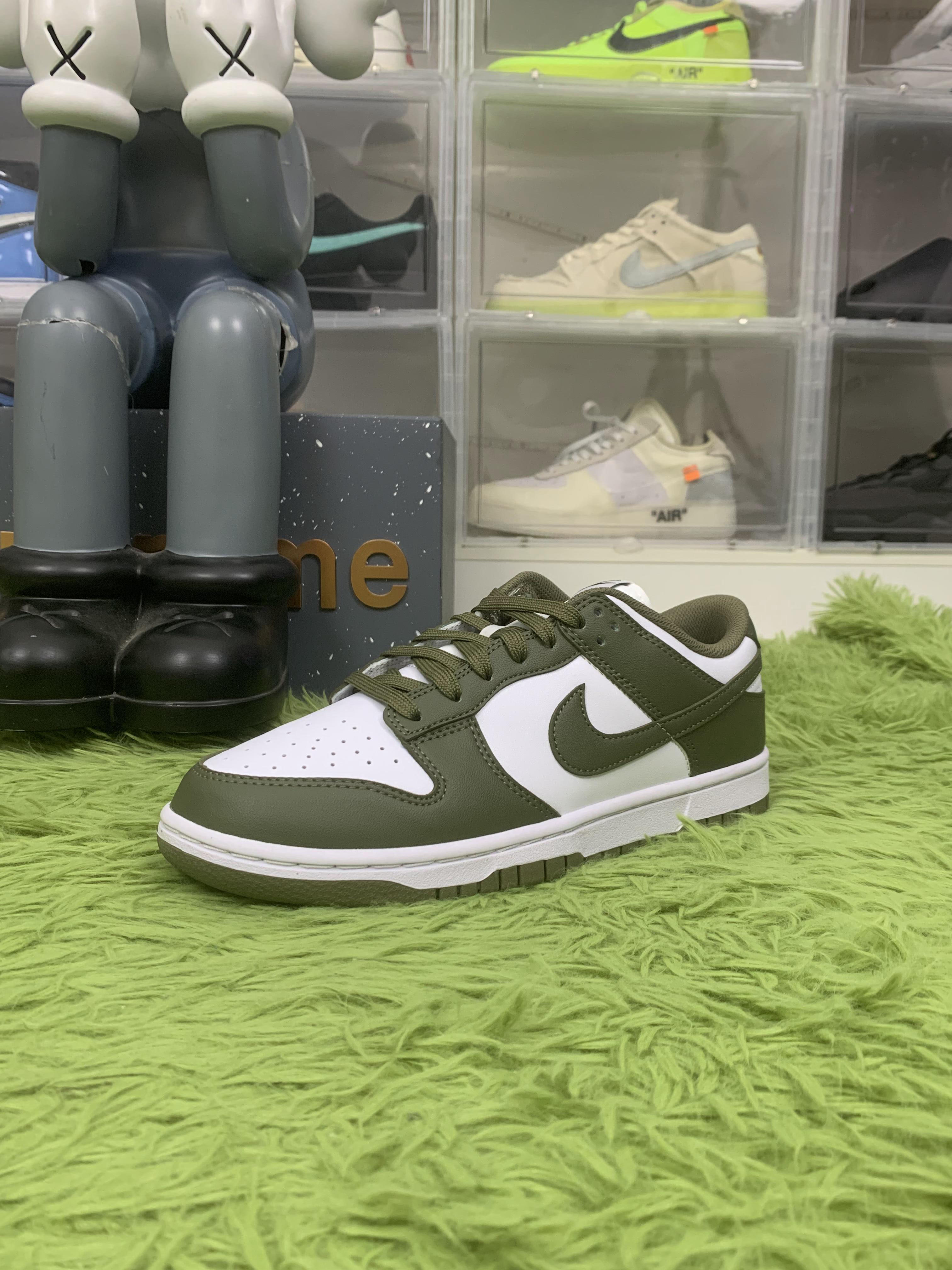 VT batch Nike Wmns Dunk Low 'Medium Olive'