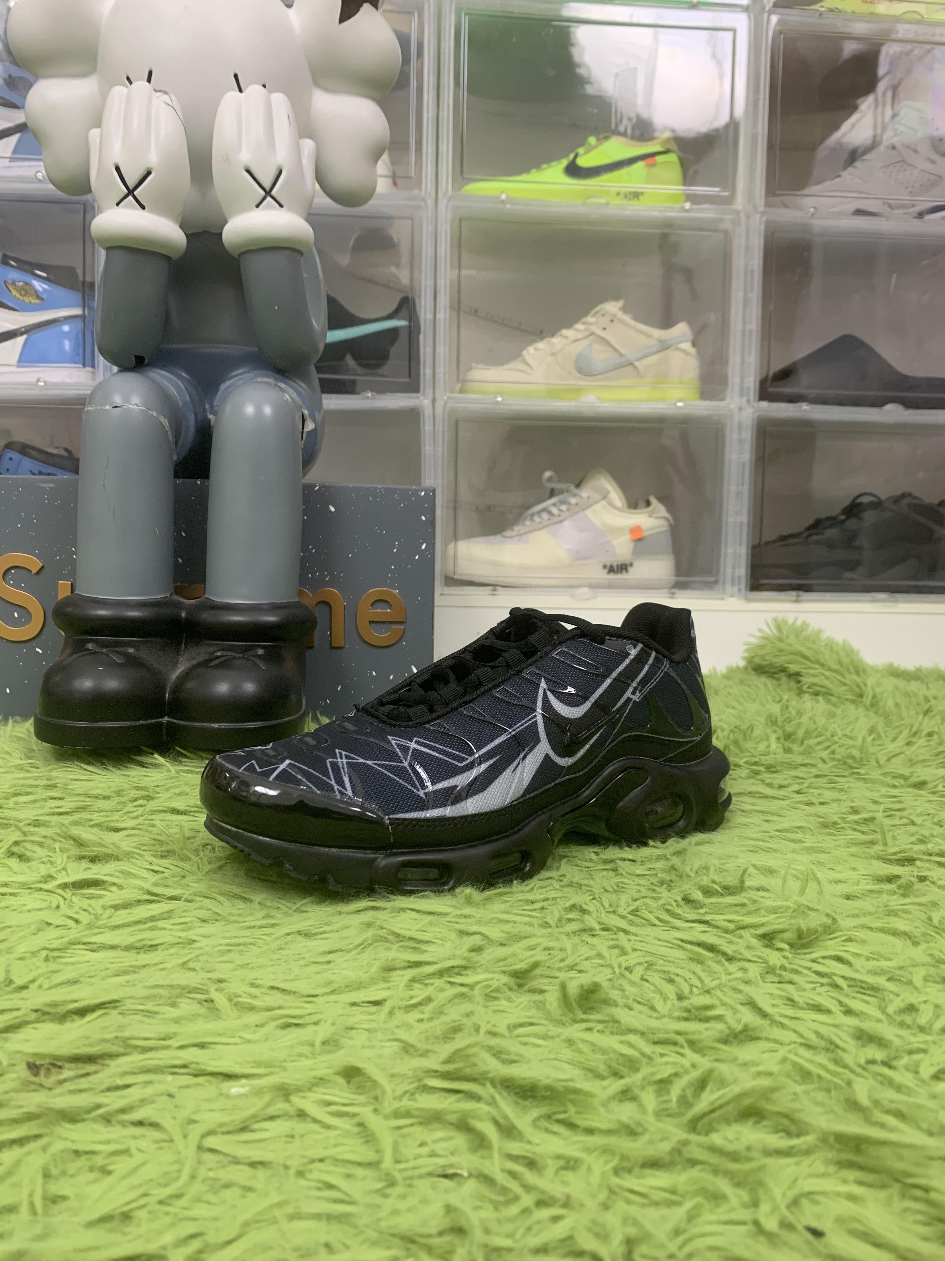 Nike Air Max Plus La Requin Black