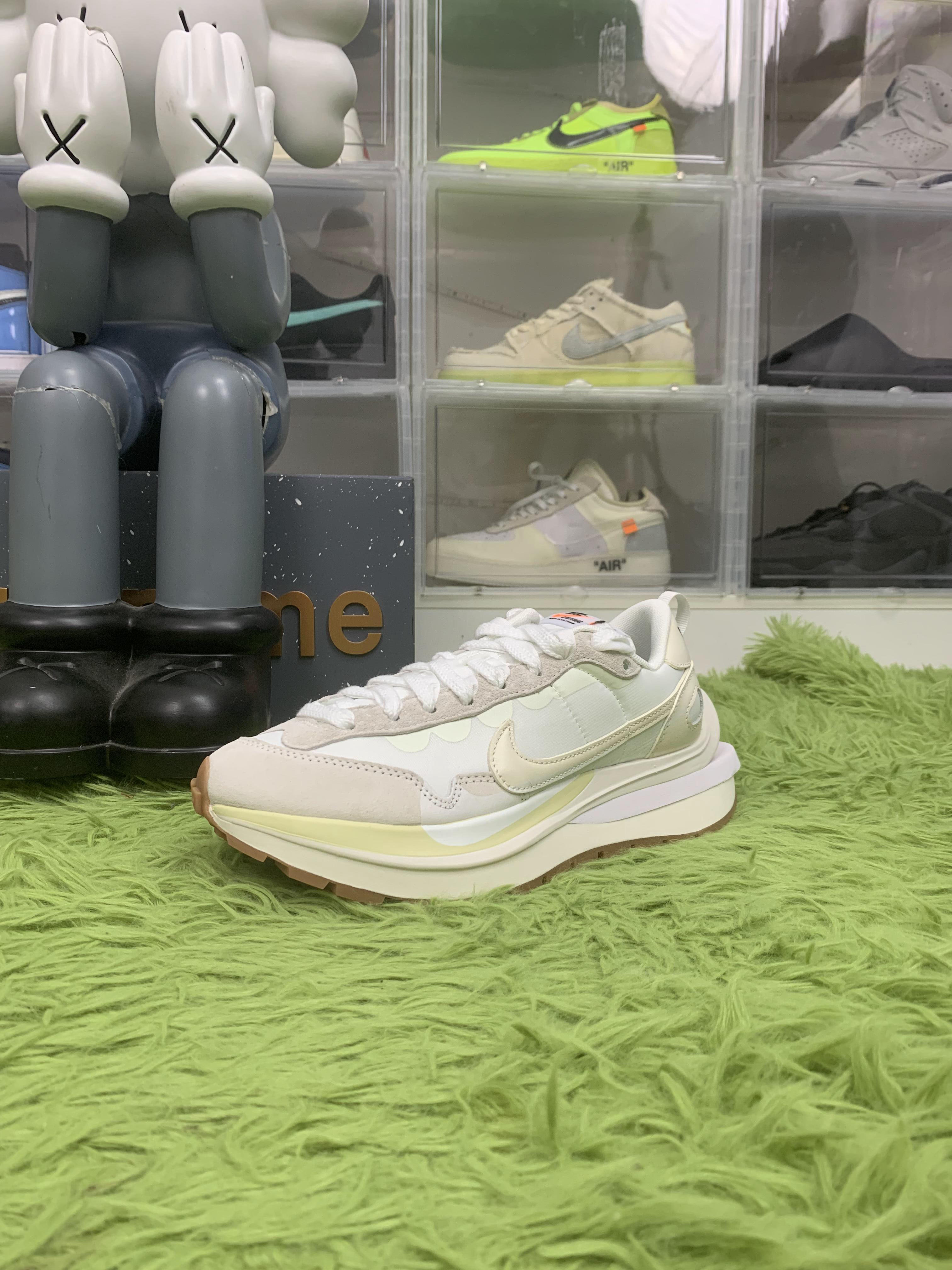 Nike Vaporwaffle sacai Sail Gum