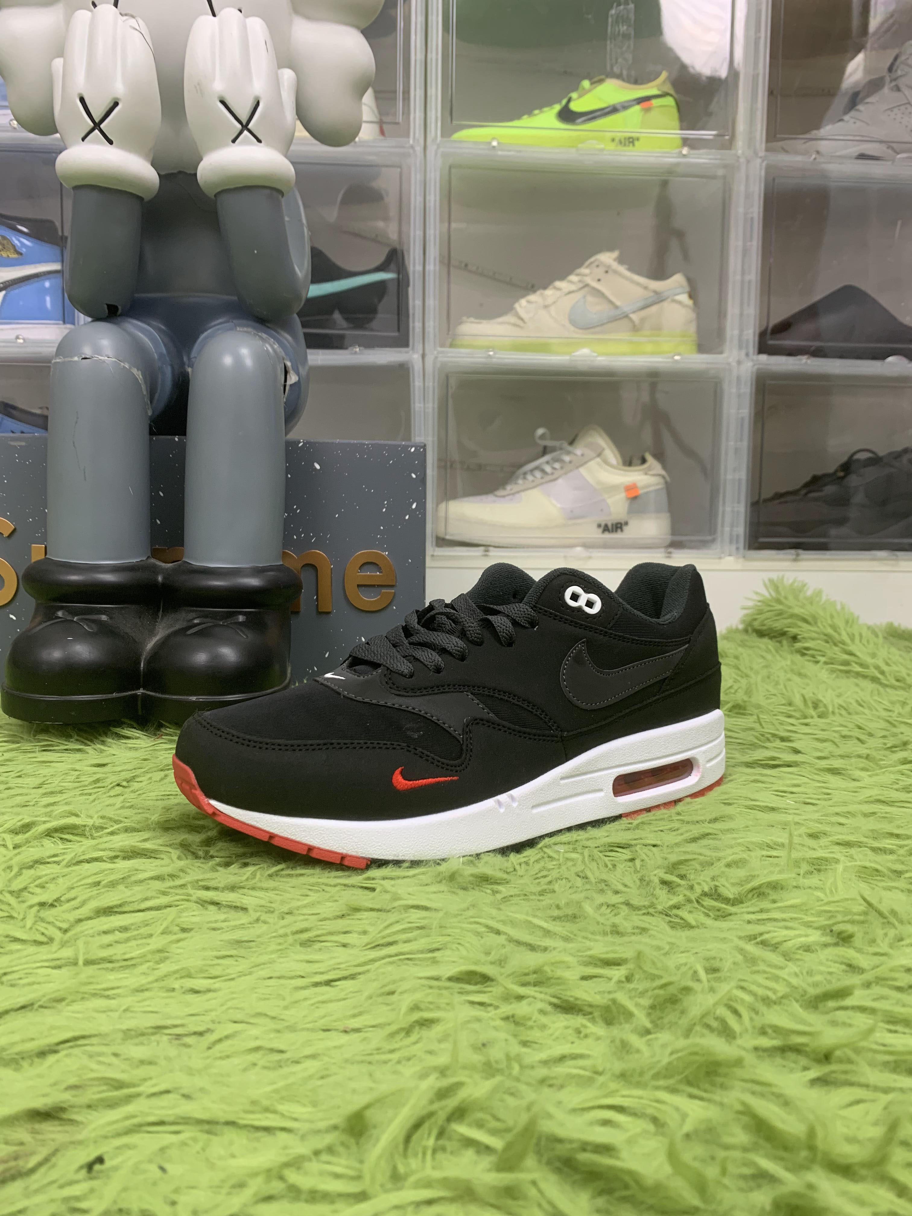 Nike Air Max 1 Mini Swoosh Bred