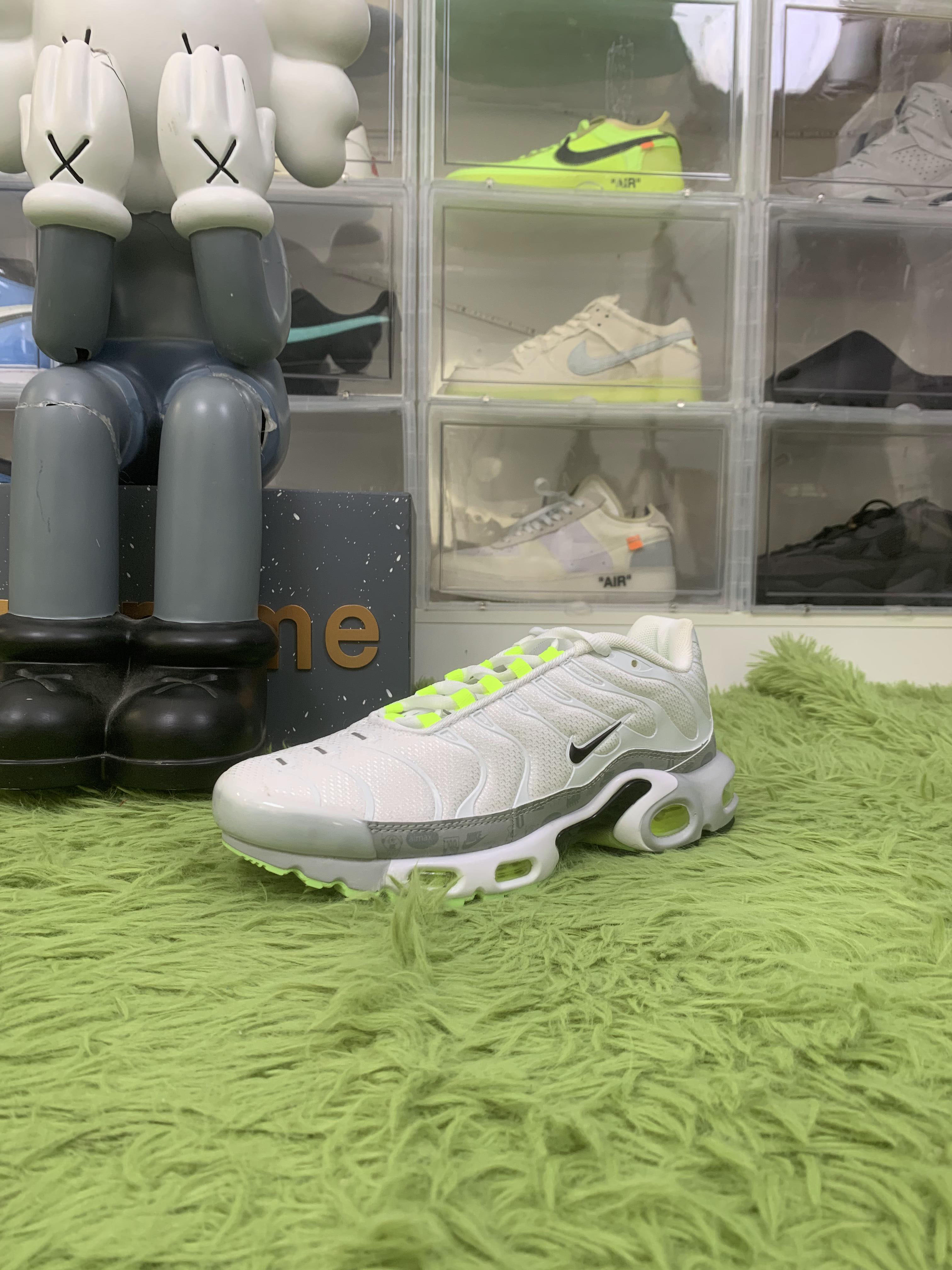 Nike Air Max Plus Retro Air Max Logos