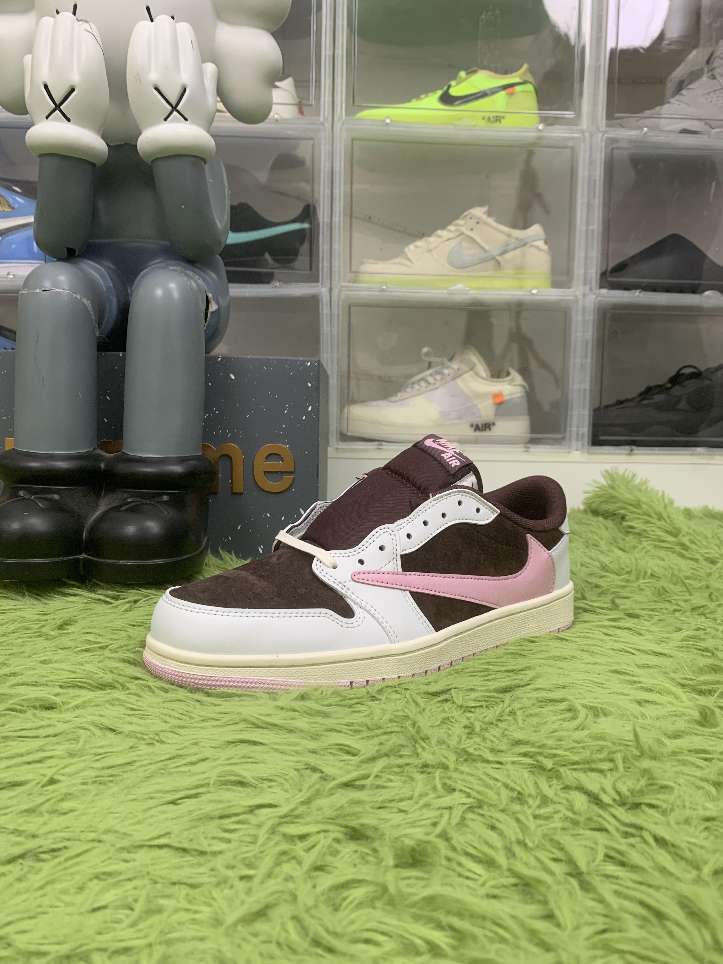 Travis Scott x Air Jordan 1 Low OG Dark Pony