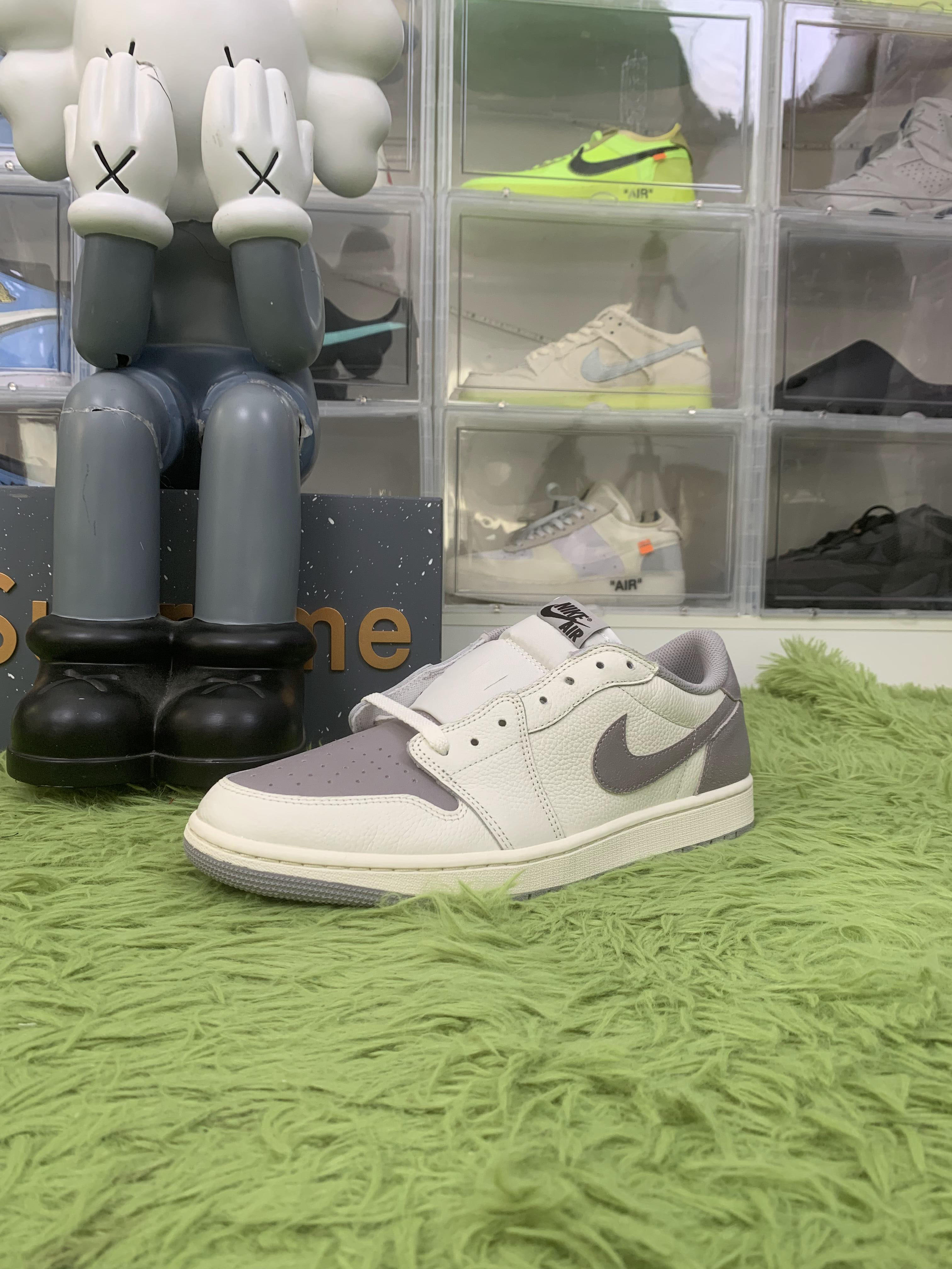 Jordan 1 Retro Low OG Atmosphere Grey
