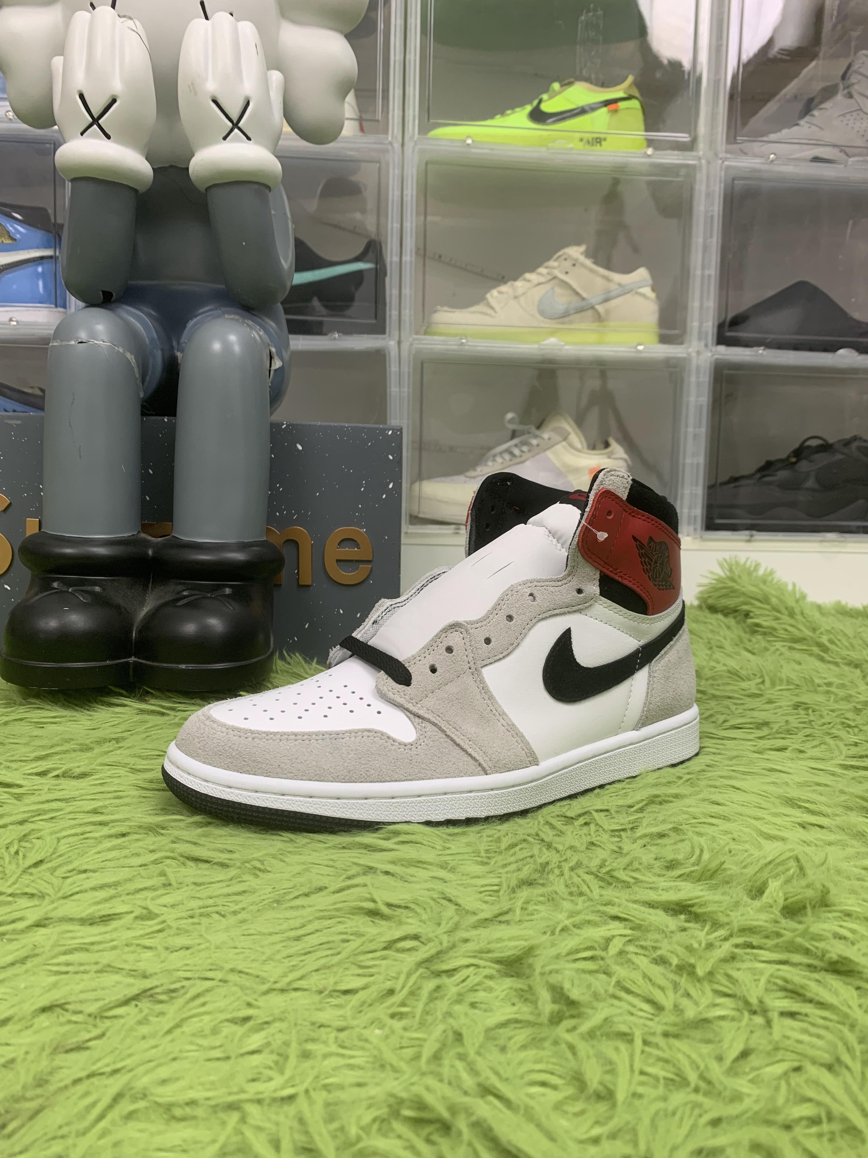 Jordan 1 Retro High Light Smoke Grey