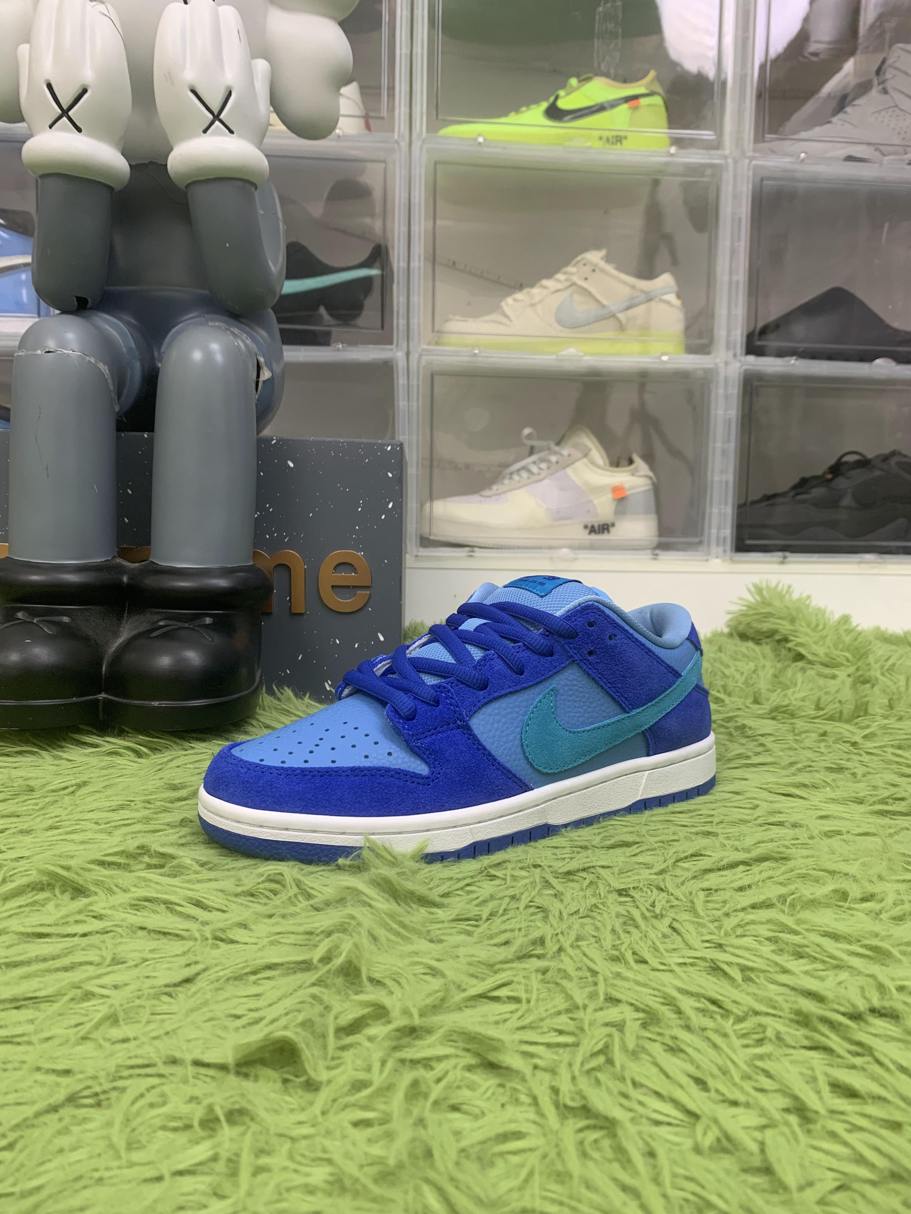 Nike SB Dunk Low Blue Raspberry