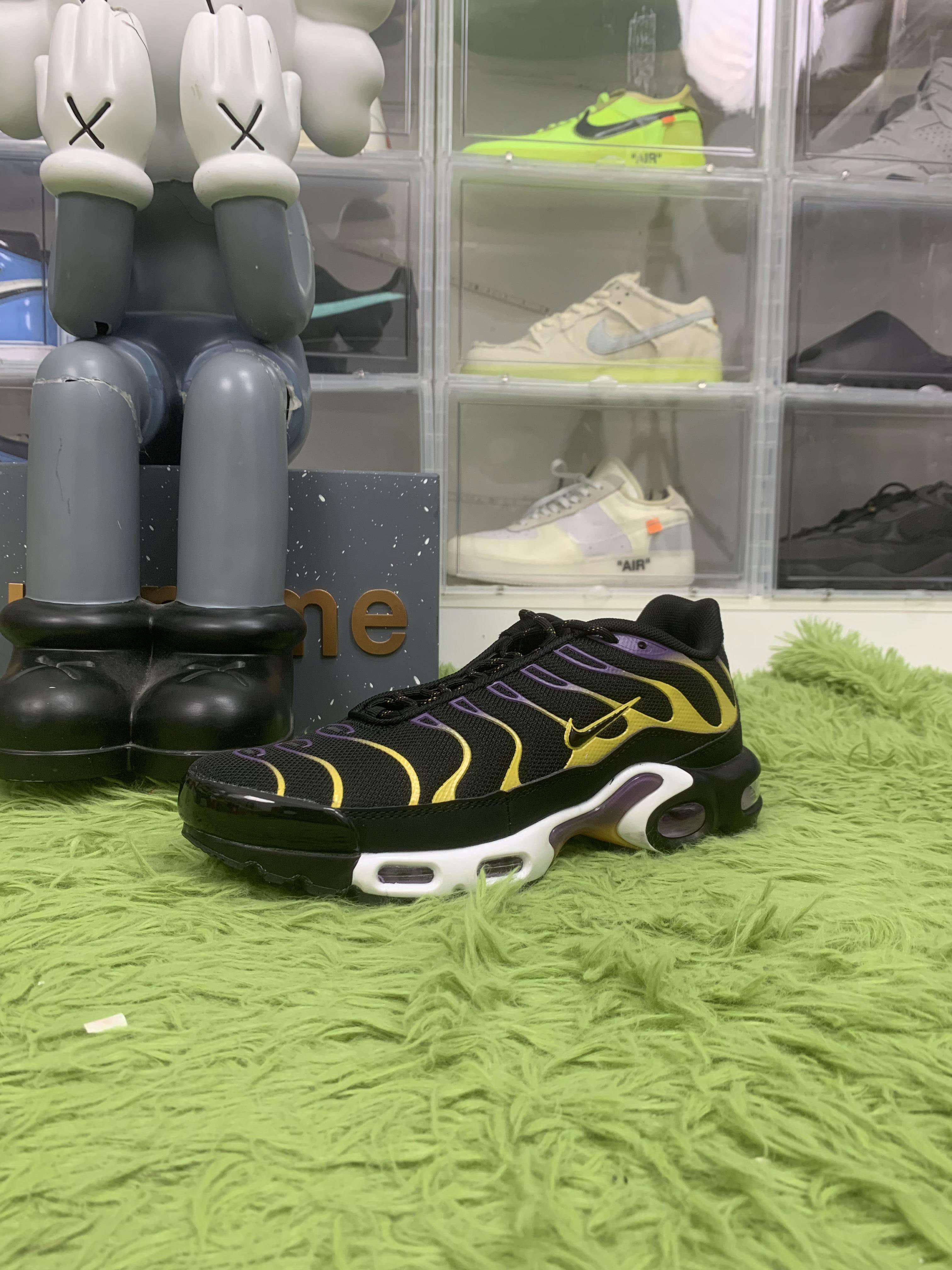 Nike Air Max Plus 'Black University Gold Viotech'