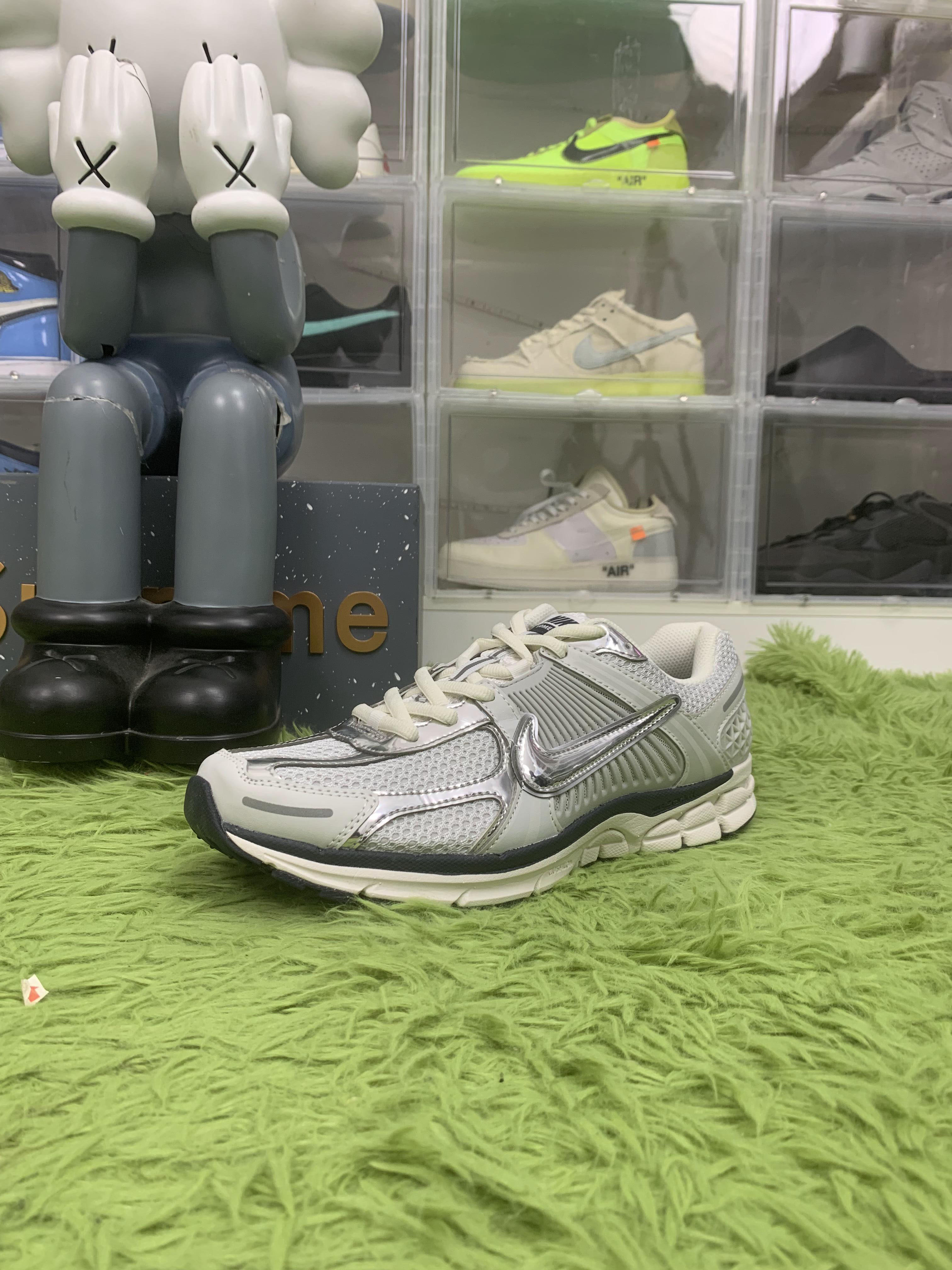 Nike Zoom Vomero 5 Photon Dust Metallic Silver 