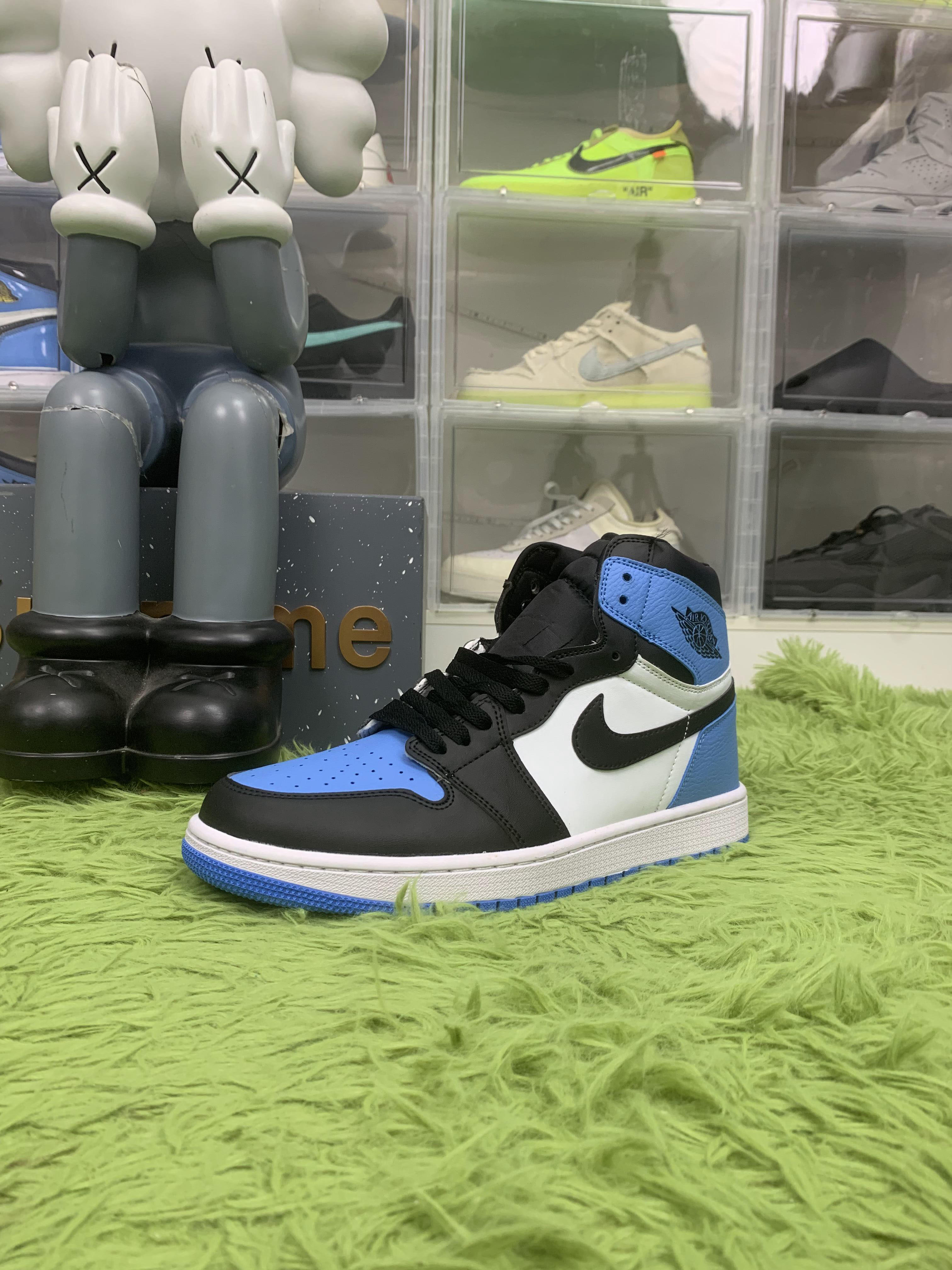 Air Jordan 1 Retro High OG 'UNC Toe'