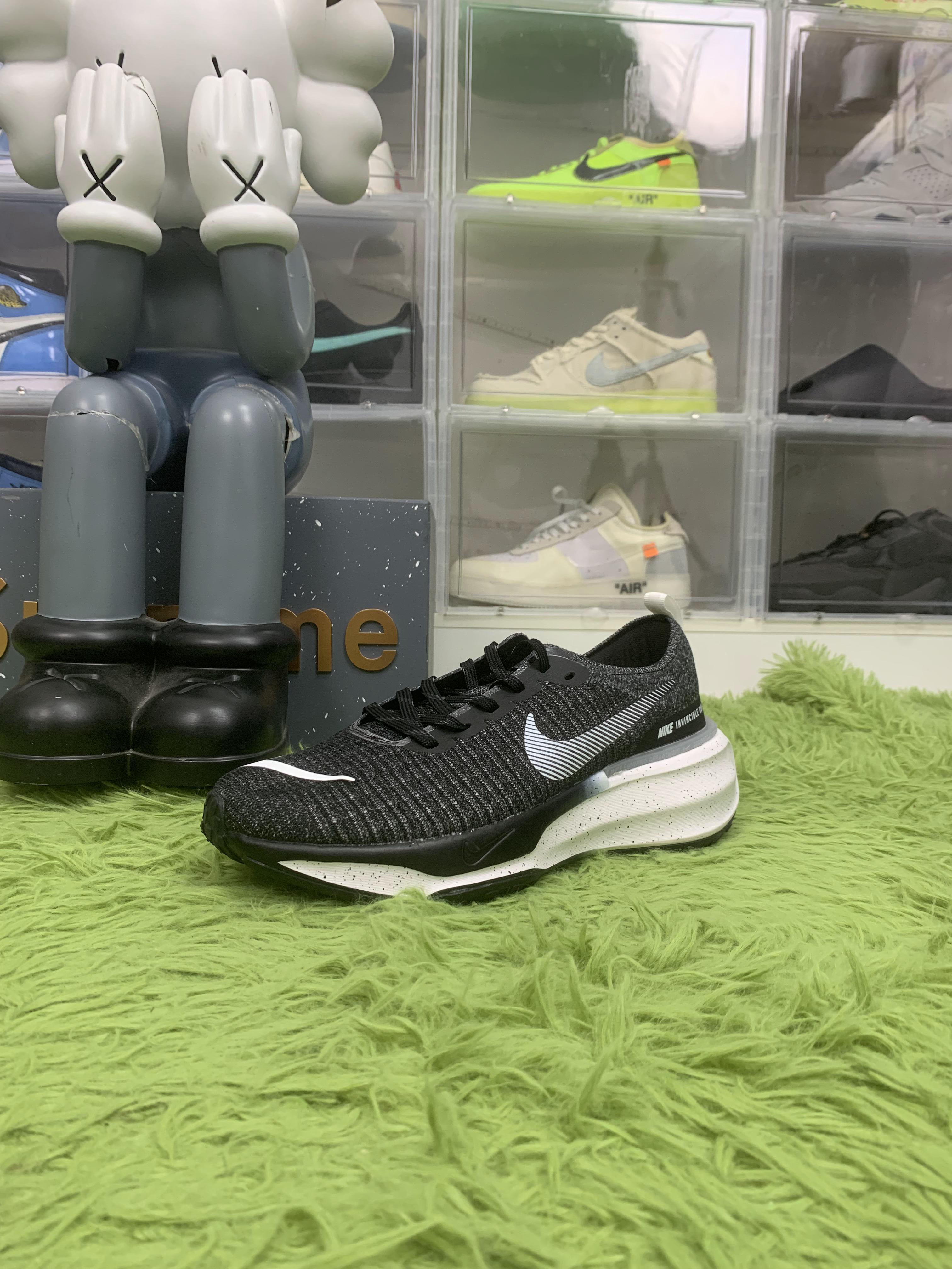 Nike ZoomX Invincible Run 3 Oreo