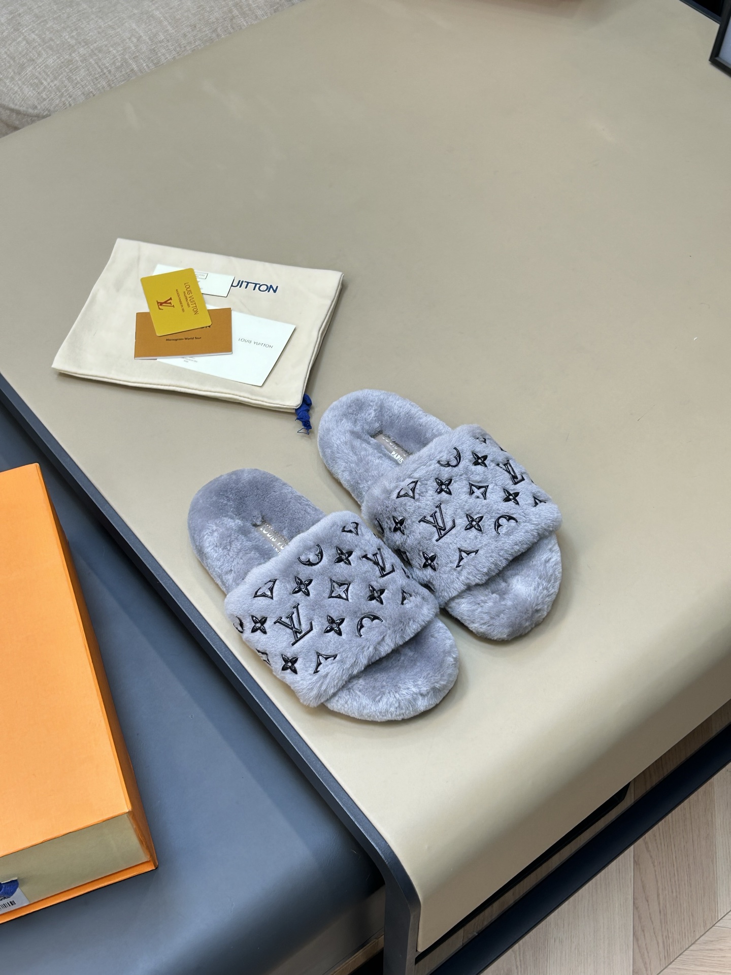 LV woolen slippers