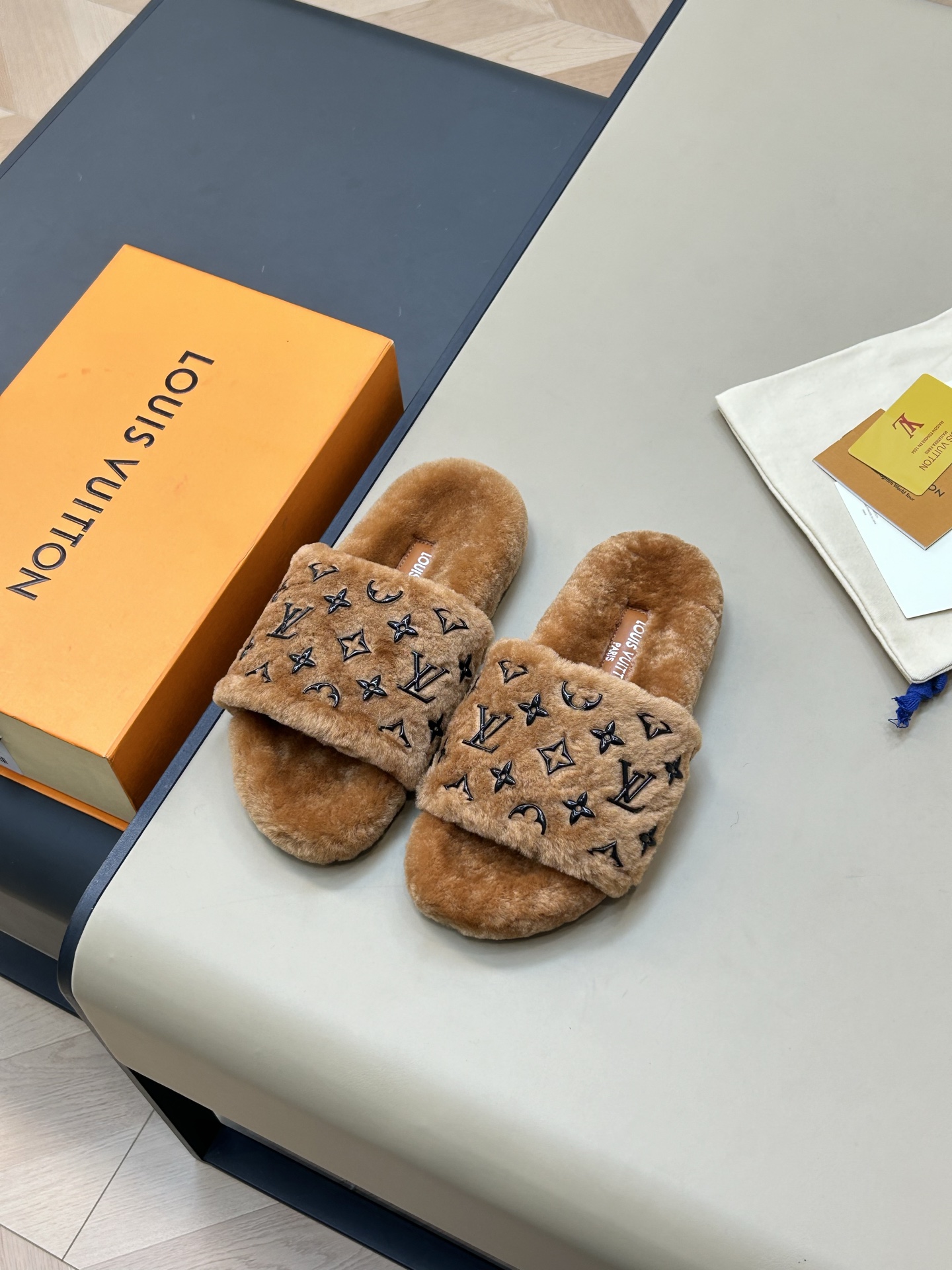 LV woolen slippers