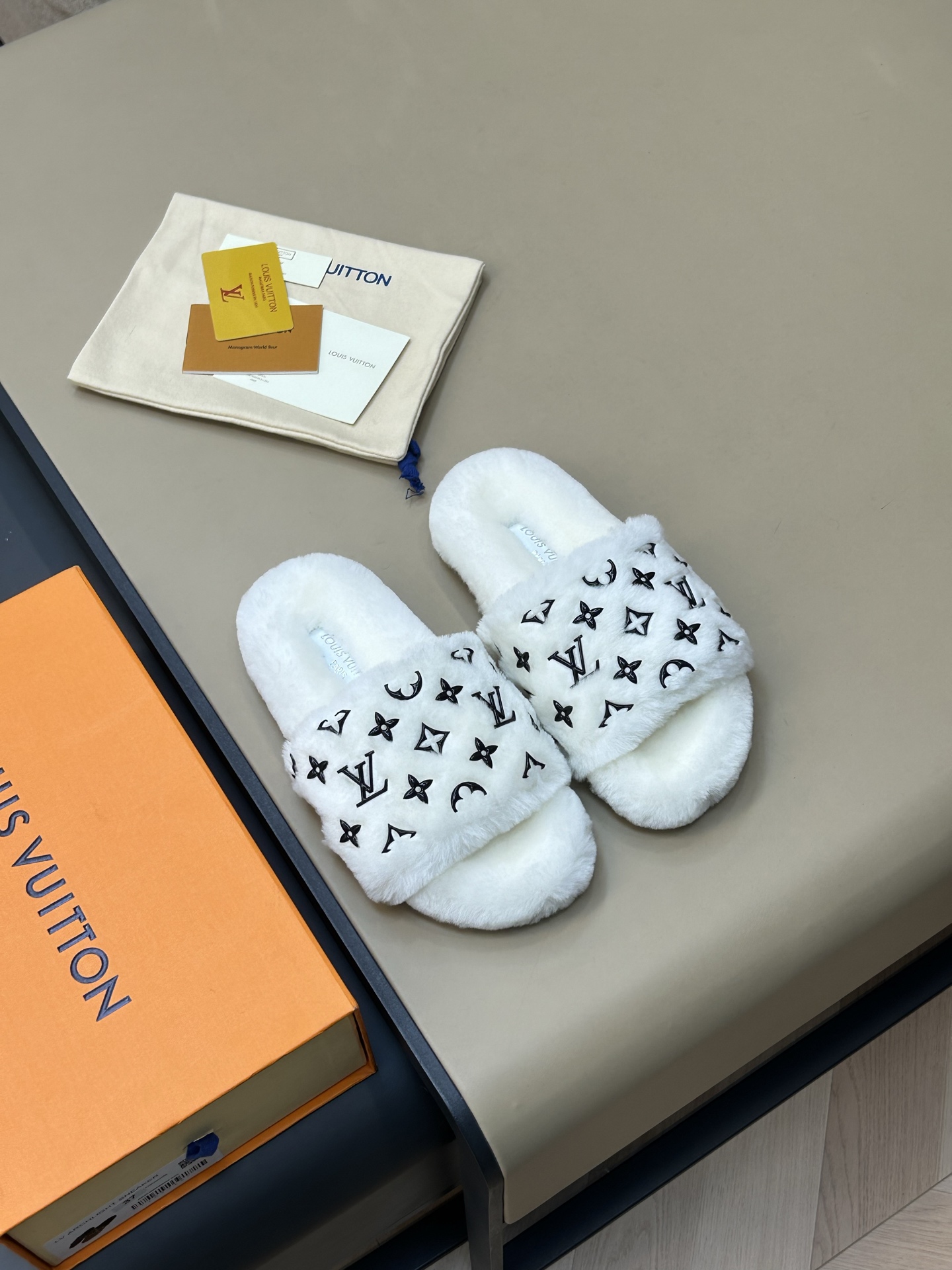 LV woolen slippers