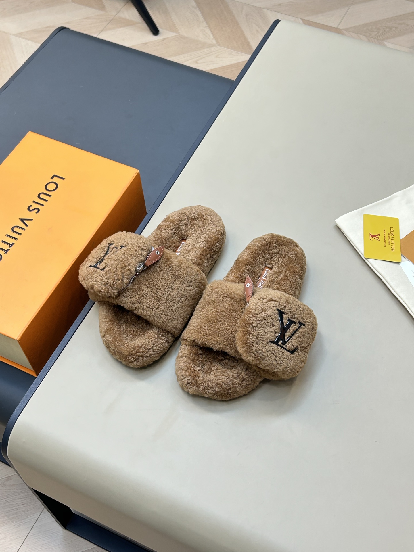 LV woolen slippers
