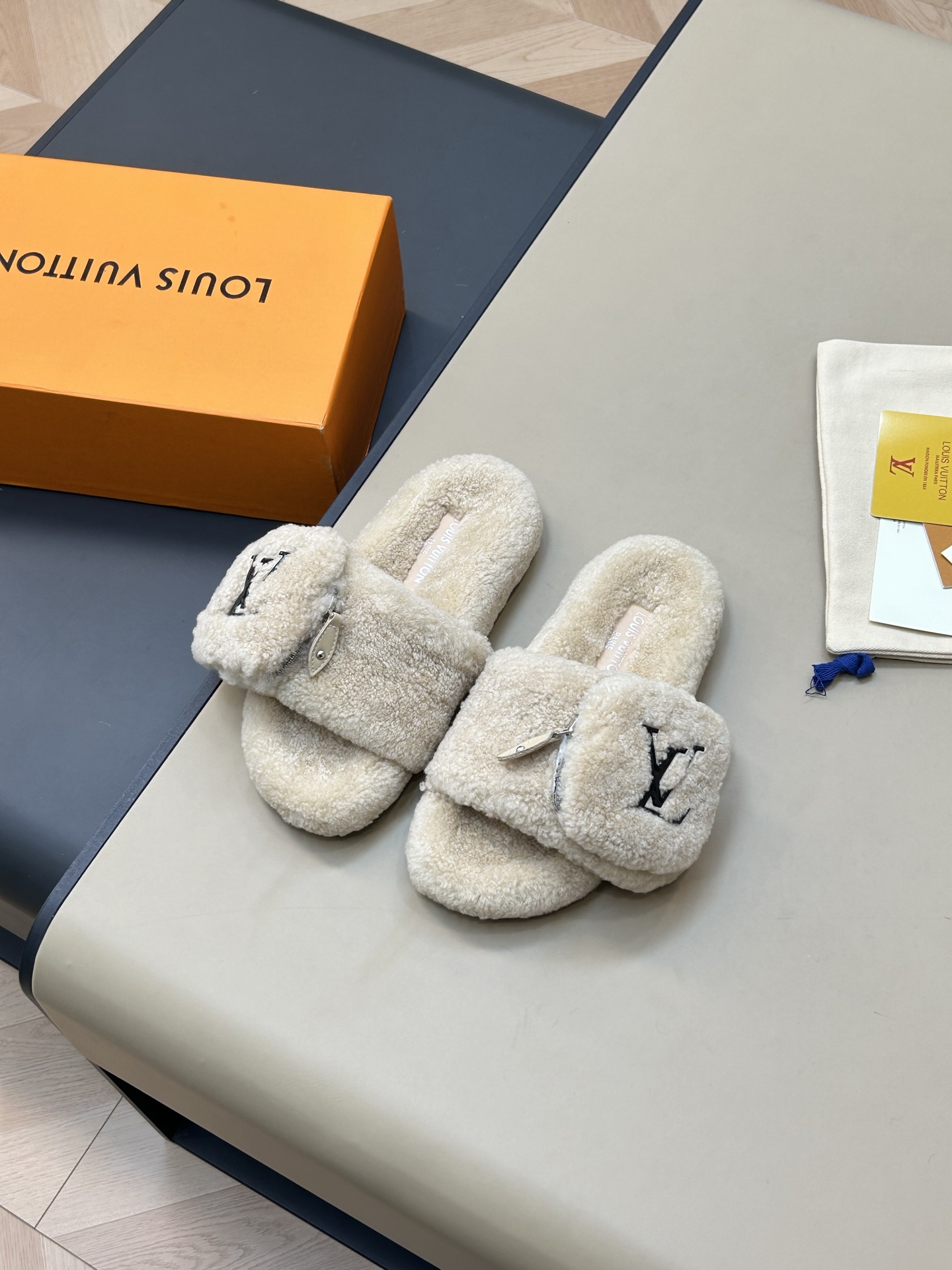 LV woolen slippers