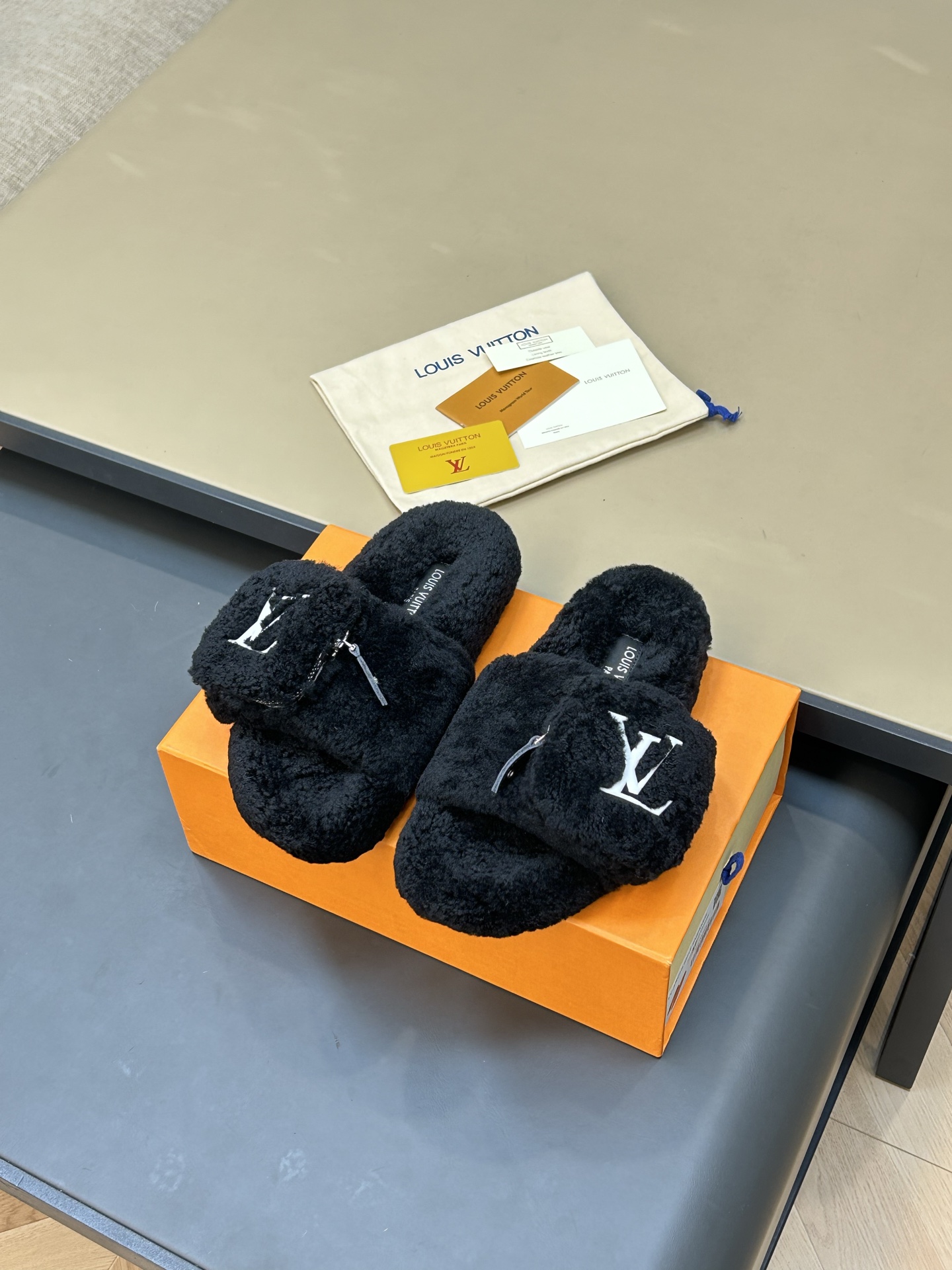 LV woolen slippers