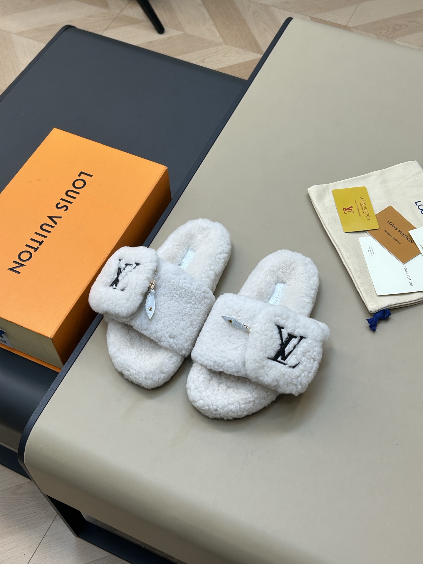 LV woolen slippers